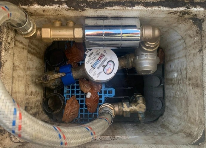 NewARA installé juste après le compteur d'eau, dans un espace réduit